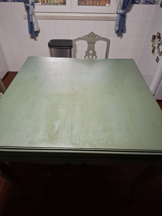 Mesa antiga pintada