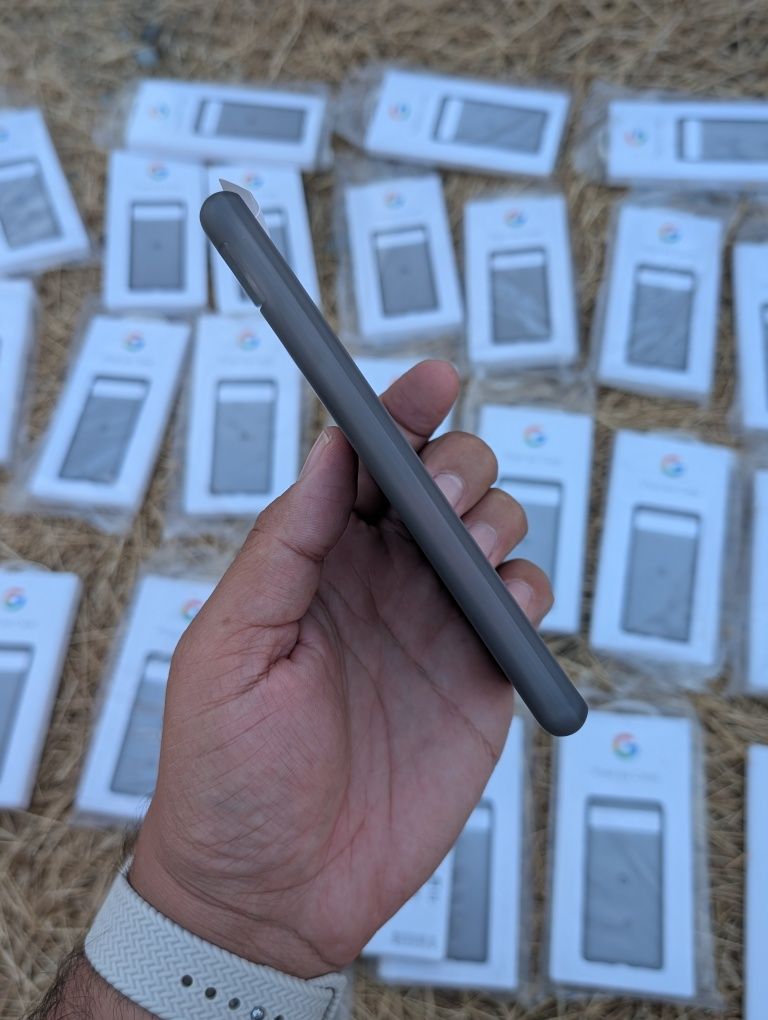 Оригінальний чохол Google Pixel 6a Charcoal GA03521