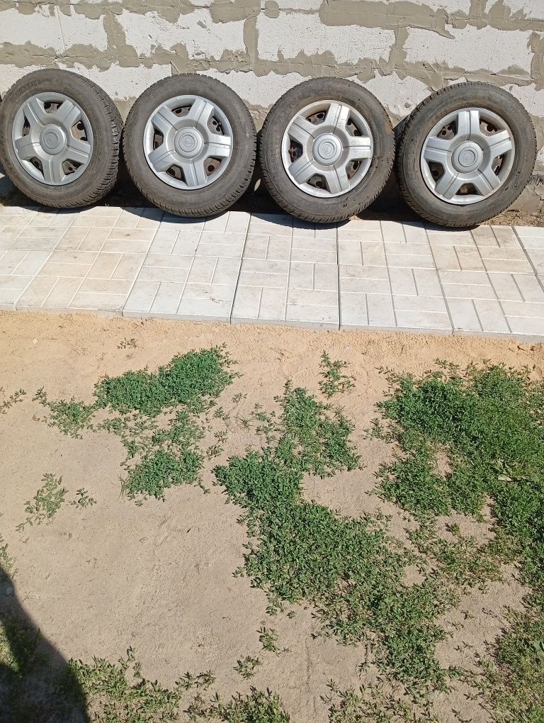 Резина зимняя DUNLOP на дисках .