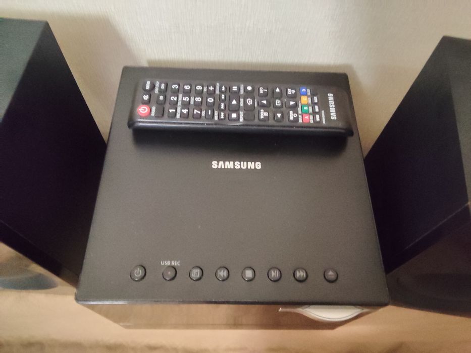 Домашний кинотеатр микро SAMSUNG  (DVD, Mp-3, USB, FM)