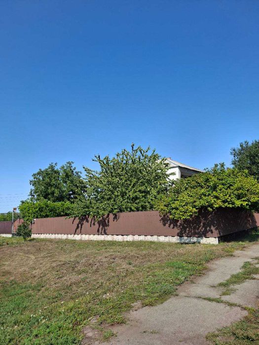 Продам половину  будинку . Документи в порядку