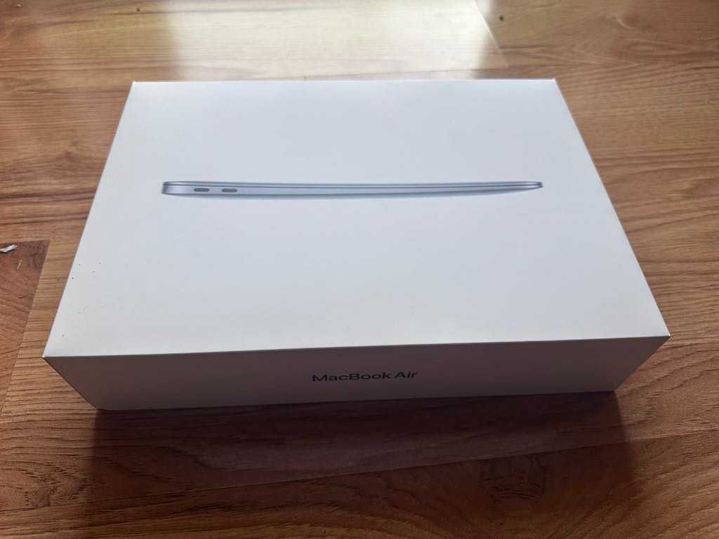 MacBook air Model: A2179 z 2020 roku – bardzo dobry stan