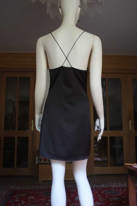 czarna satynowa bieliźniana sukienka NA-KD mini woda slippery