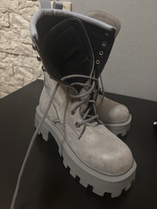 Демісезонні високі стильні чоботи, розмір 37. нові