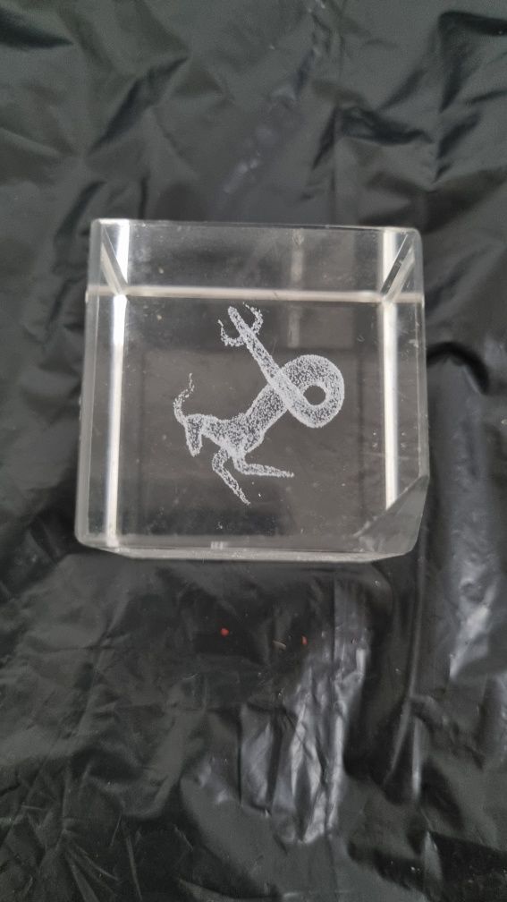 Peça com figura so centro