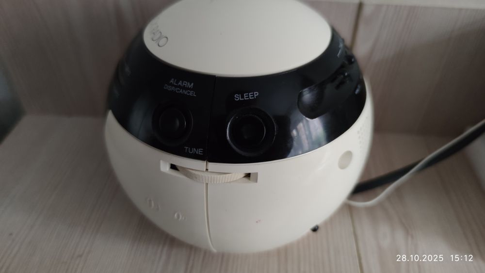 Радиоприемник ,часы, будильник Panasonic RS-70 (Made in Singapore)