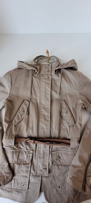 Beżowa wiosenna kurtka Massimo Dutti S wiatrówka