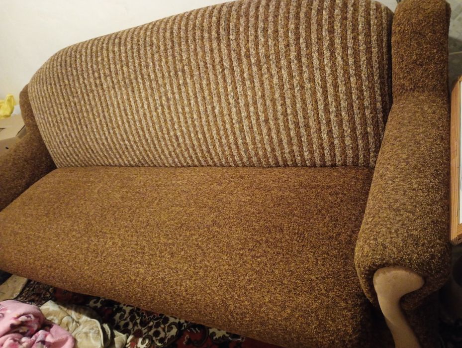 Диван в гарному стані