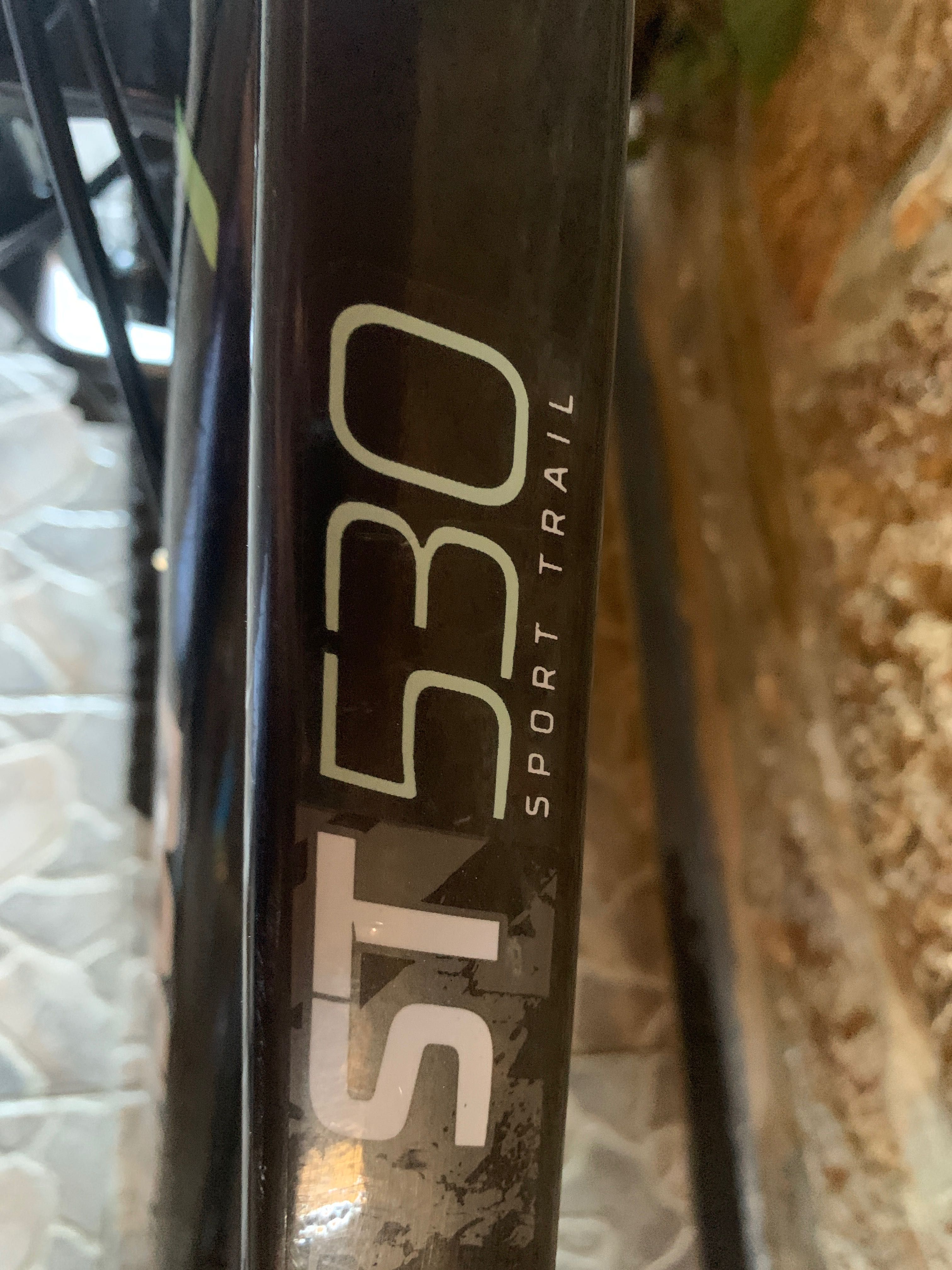 Bicicleta roda 27.5 Tamanho M , rock rider peso 14 kilos