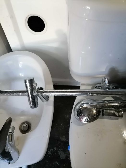 Base e louça casa de banho