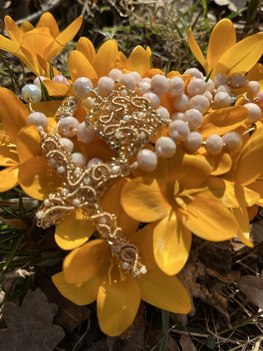 Piekny rożaniec w kolorze beżu