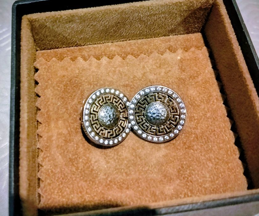 Vendo brincos de prata com ouro marca Tashi