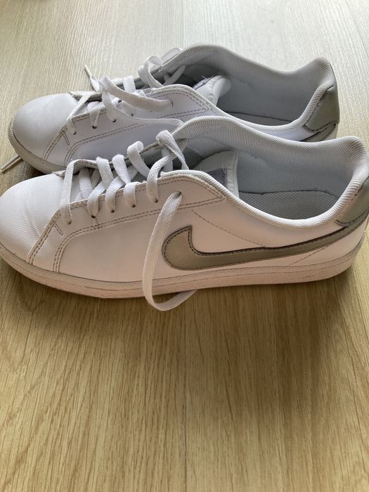 Ténis Nike Court Royale