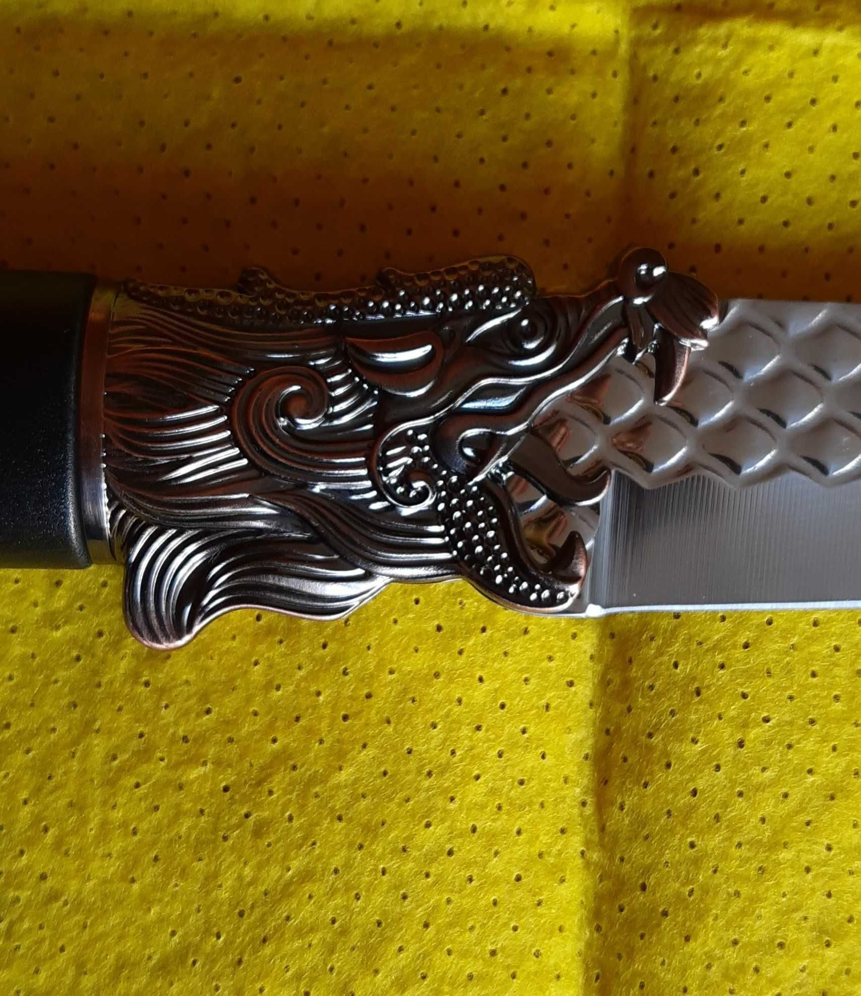 Nóż z pokrowcem japoński