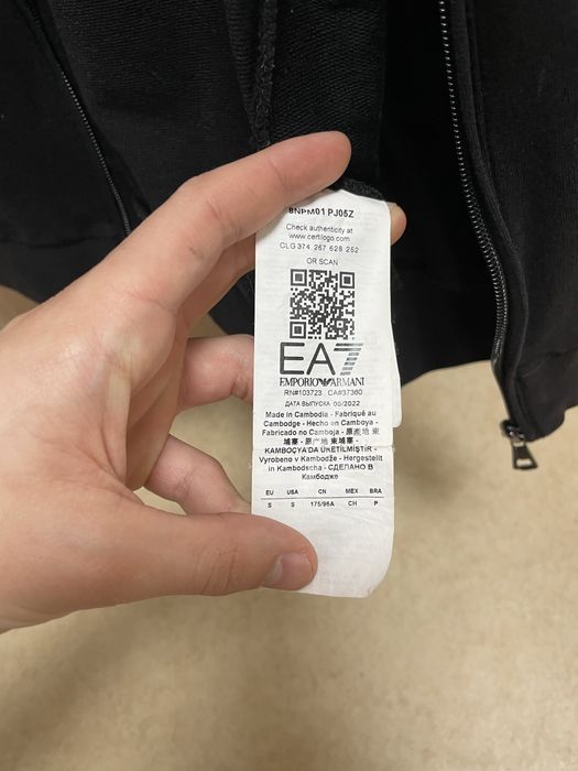 Продам кофту armani ea7