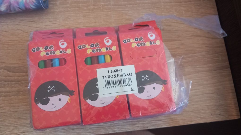 Kredki mini dla dzieci różne wzory