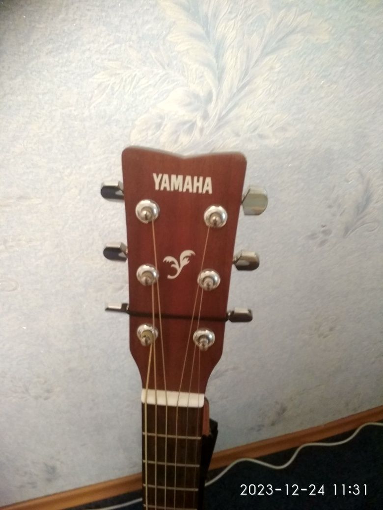Гитара шестиструнная YAMAHA ( F 310 ) .