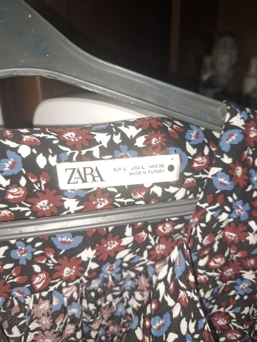 Платье Zara ,размер L, было куплено в Германии, надевала пару раз.