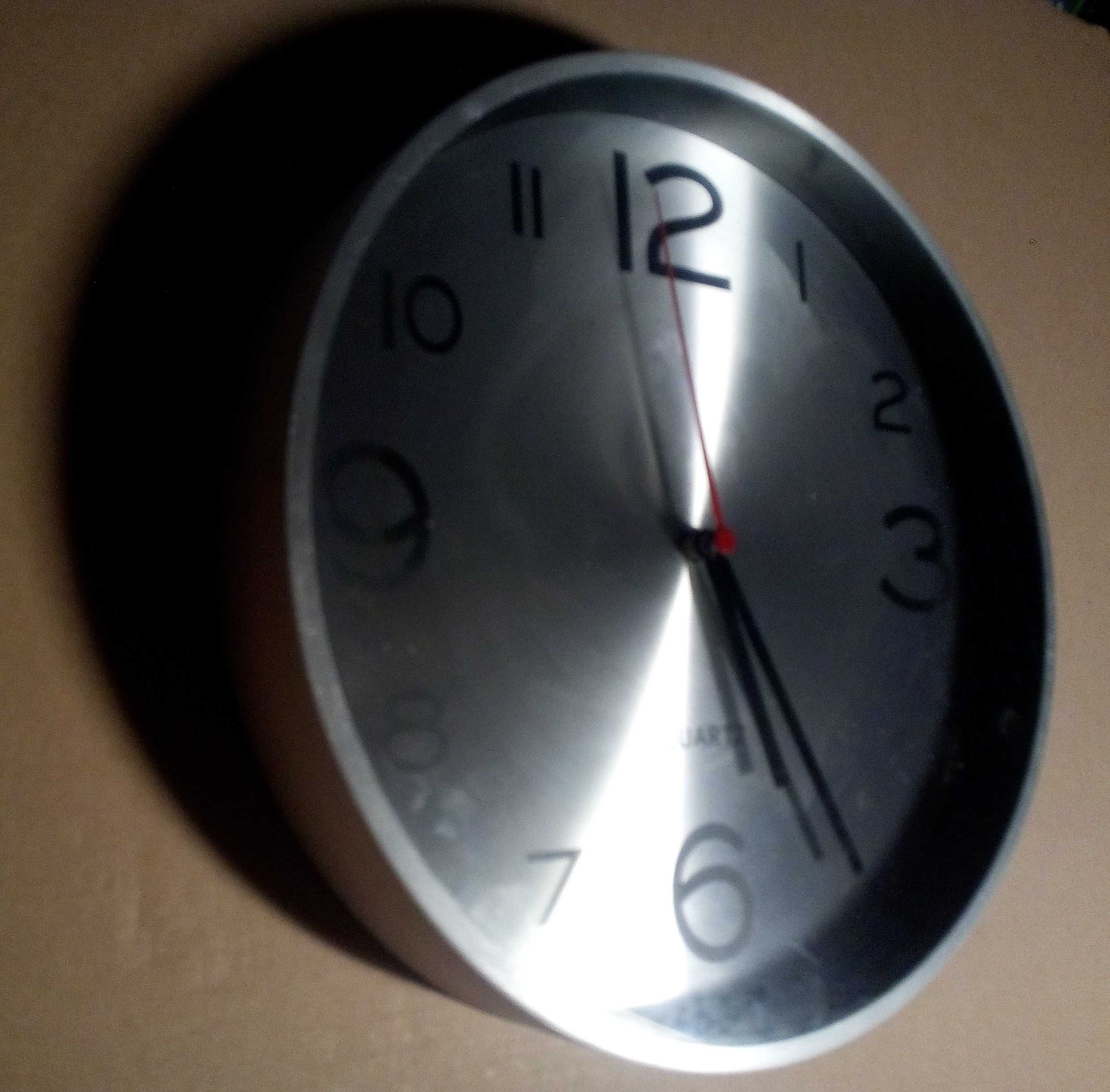 Relógio de parede redondo — rebordo em alumínio escovado (diâm.=25 cm)