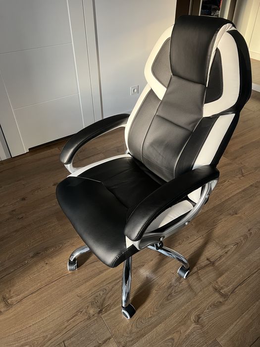 Fotel biurowy marki Halmar