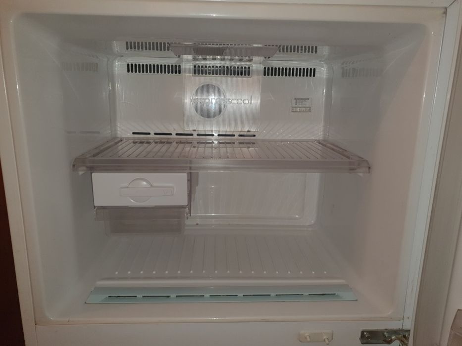 Холодильник LG чудовий стан