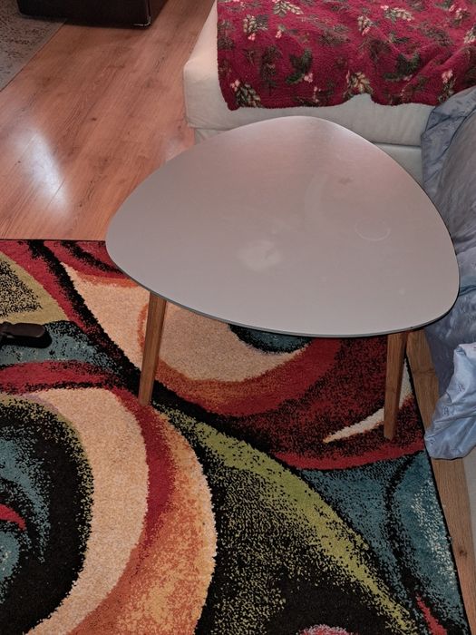 Uzywany stolik kawowy szary drewniane nóżki