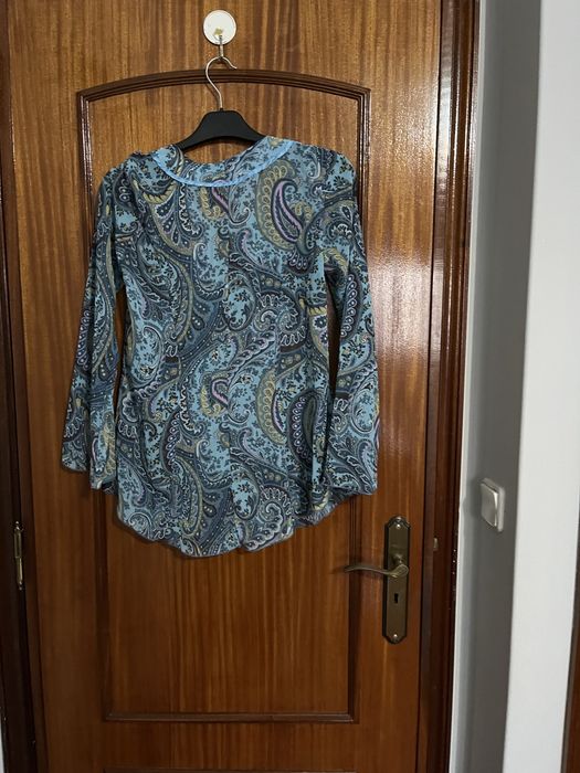 Lusa de manga comprida com tons de azul