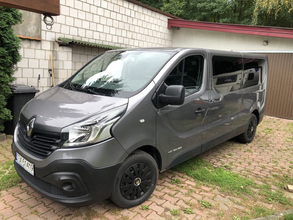 Wynajem busa 9 osób Renault Trafic