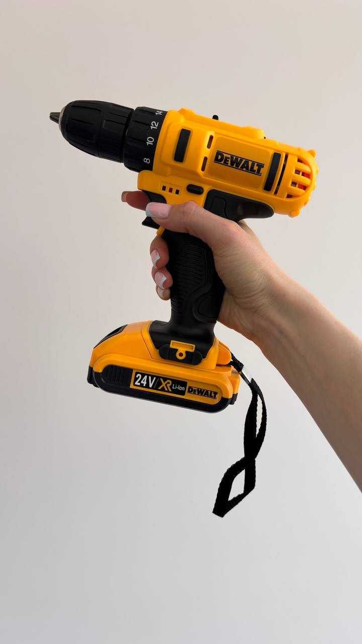 Мощный шуруповерт Dewalt в кейсе с набором инструментов два АКБ деволт