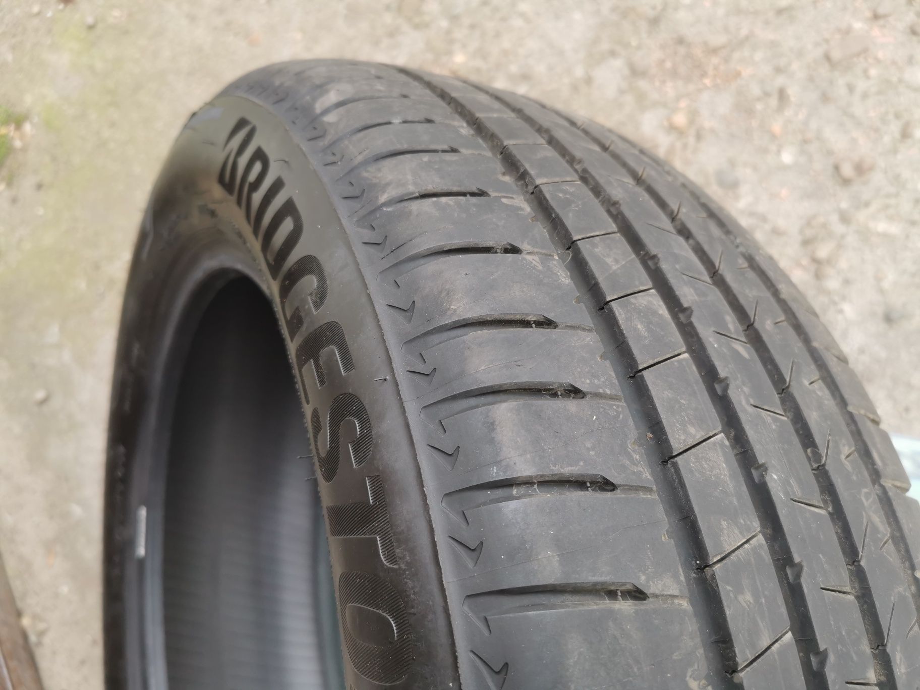 Opony Bridgestone alenza 225/55R19 99v