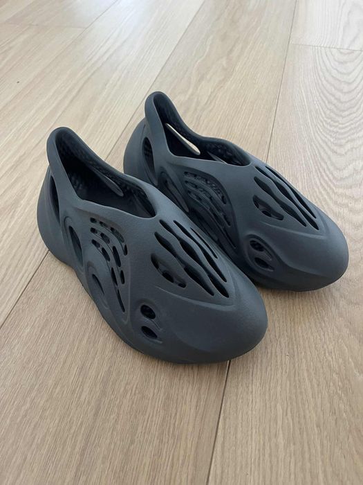 Yezzy foam runner onyx 39