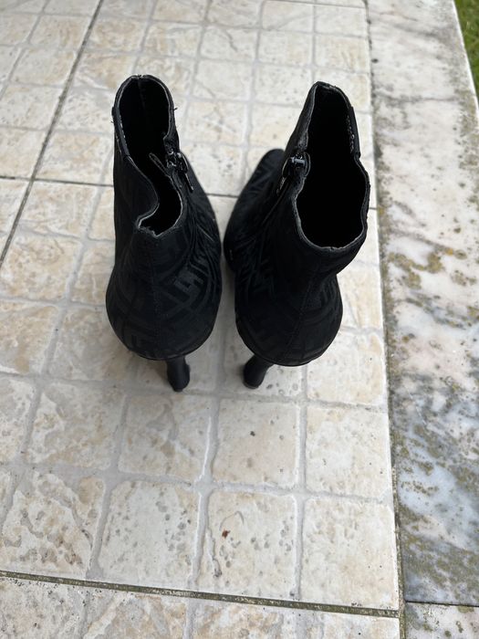 Botim preto de salto Alto