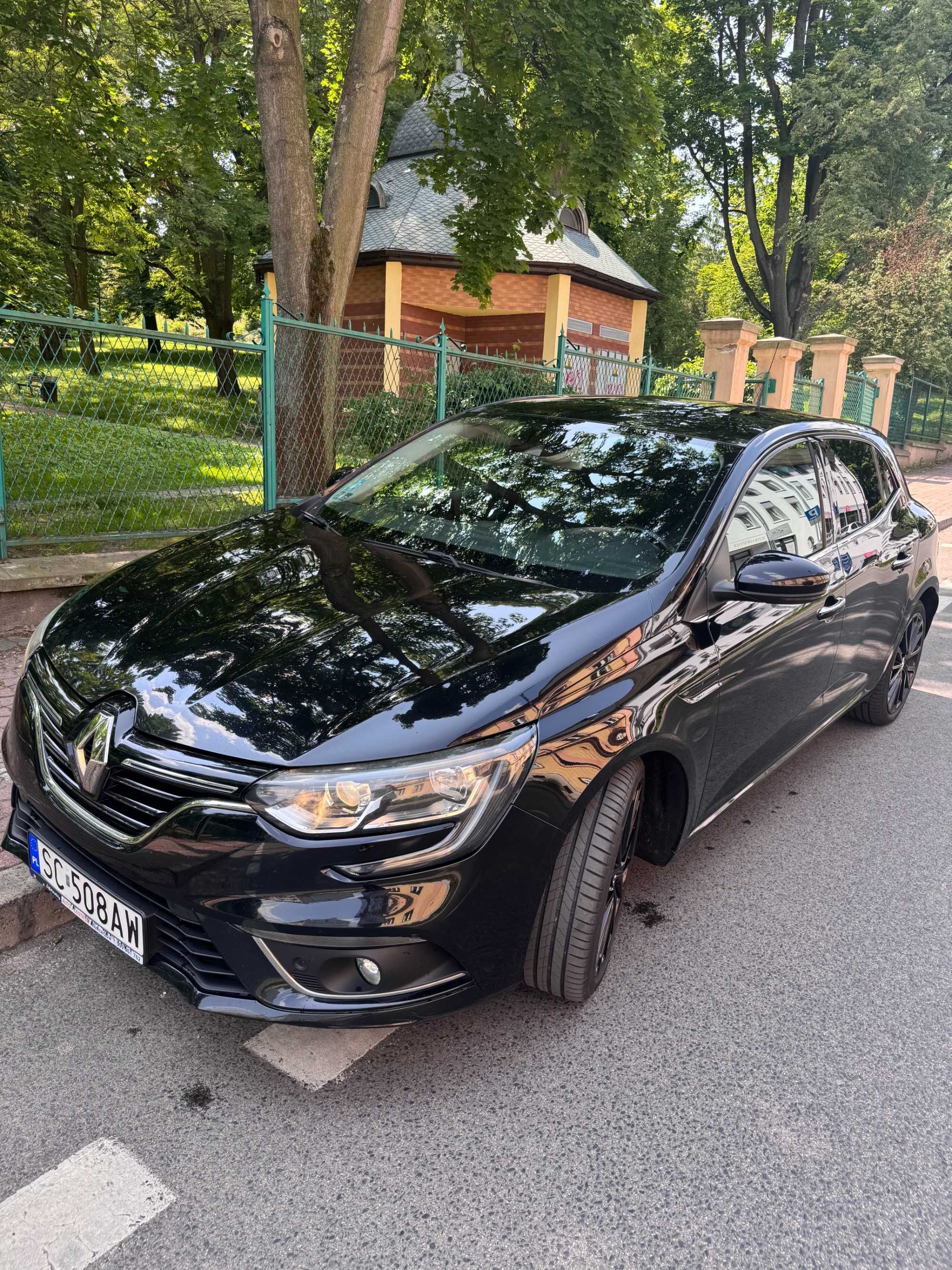 sprzedam samochód osobowy Renault Megane IV