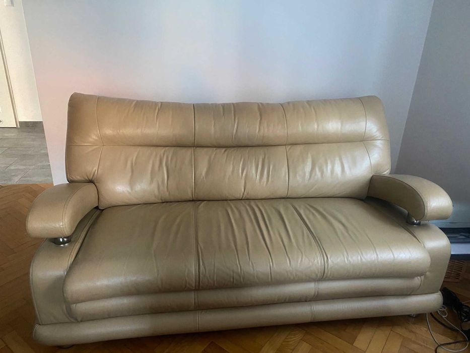 skórzana kanapa, u mnie była w salonie ale może być w gabinecie
