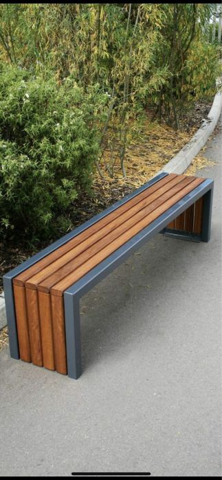 Лава паркова. Урна. Стіл.