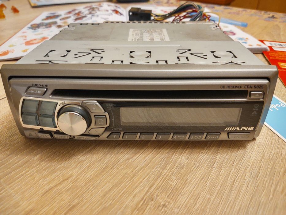 radio alpine cda 9825