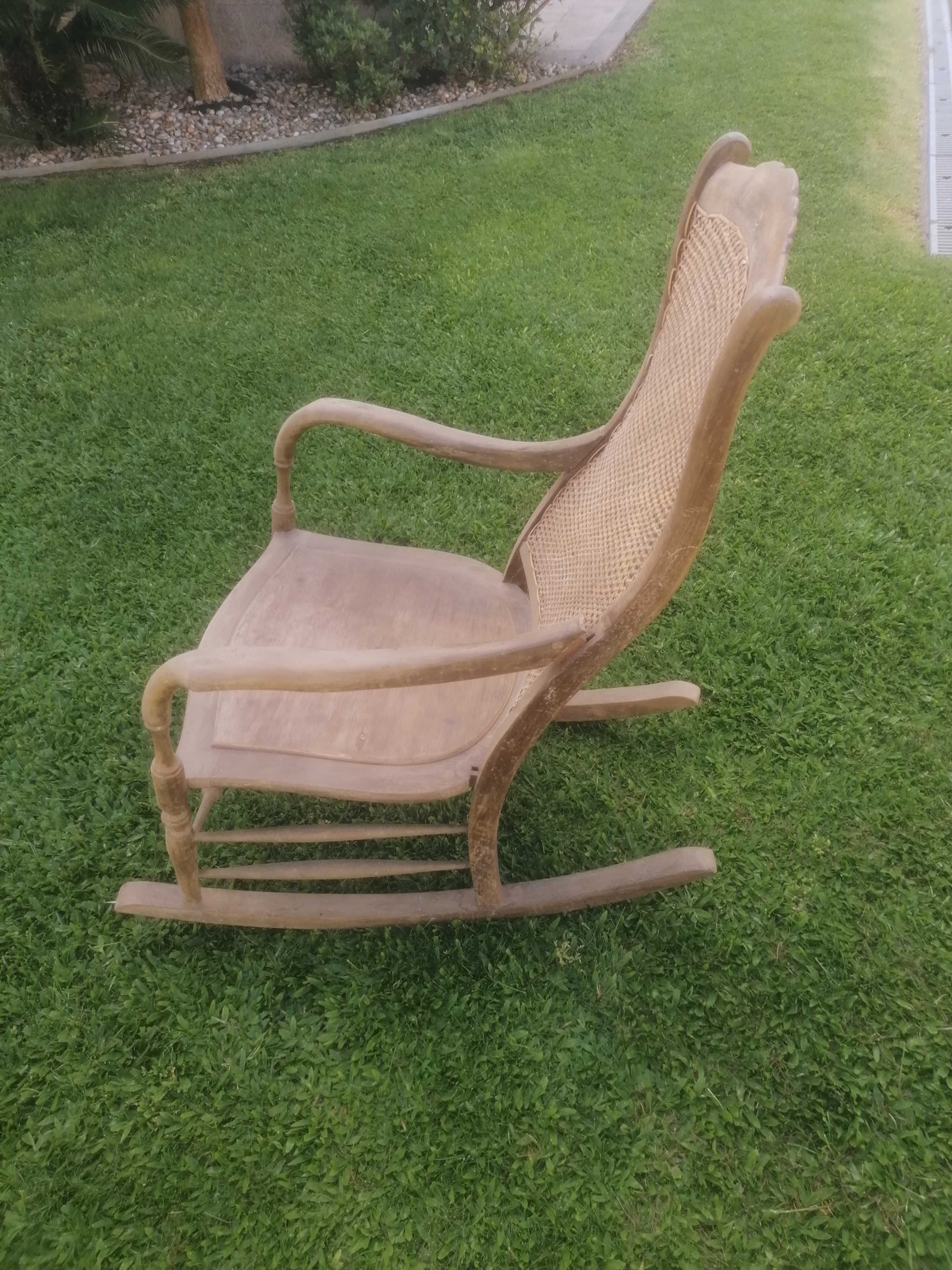Cadeira de baloiço antiga
