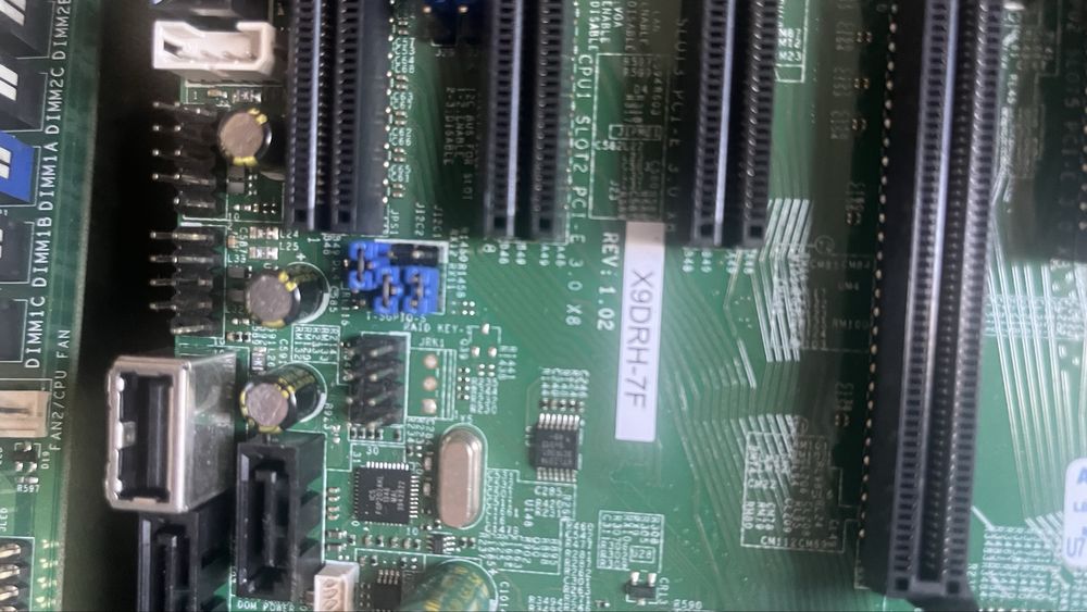 Plyty uszkodzone FOXCONN X9DRi-LN4F X8SIA-F X9DRH-7F