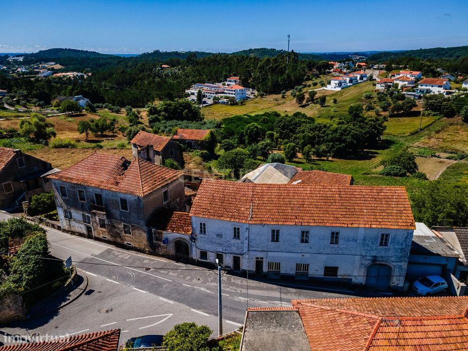 Quinta Rústica com Lagar de Azeite e Terreno de 16.000m2 perto de Leir