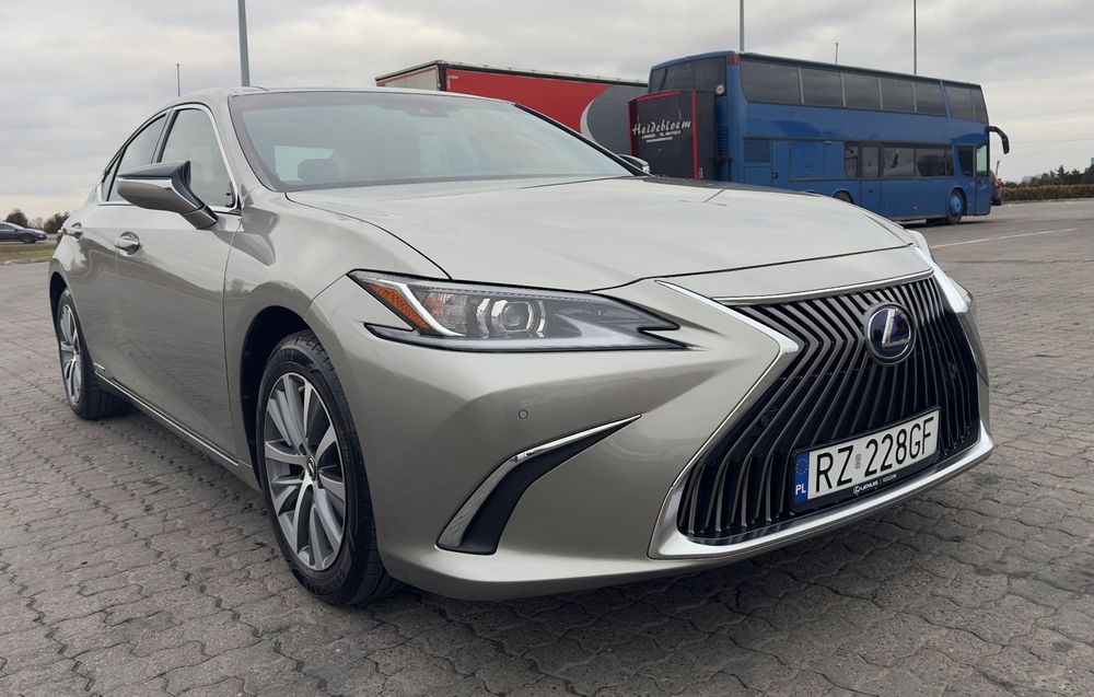 Lexus ES Mark Levinson