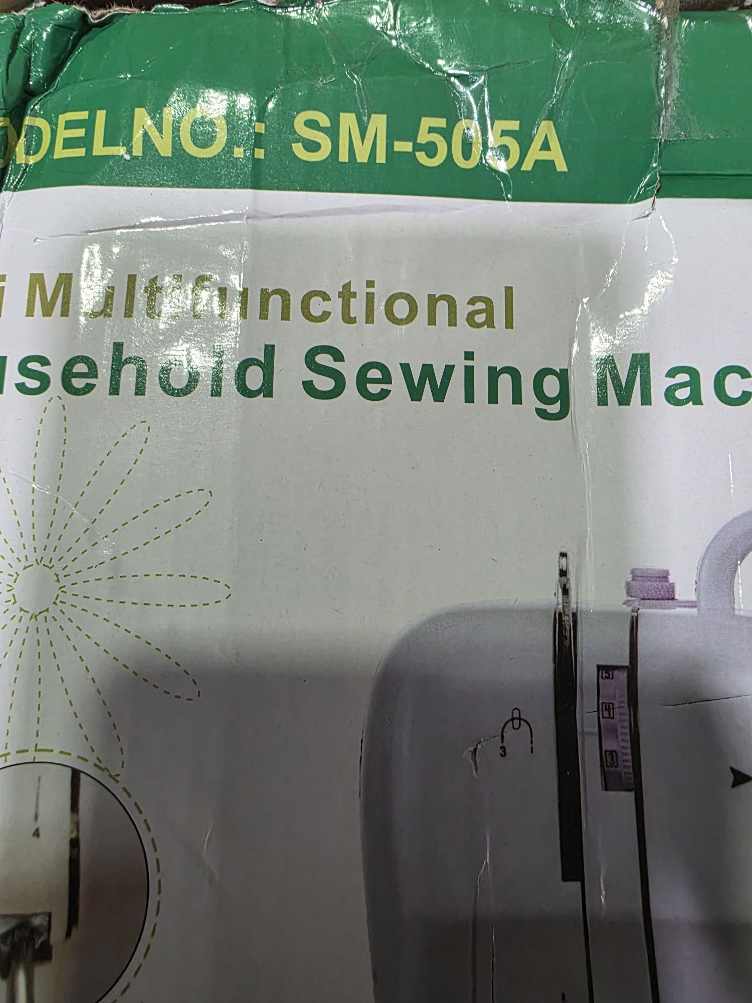 Máquina de costura portátil, nova. 
Ideal para pequenos reparos. 
- Le