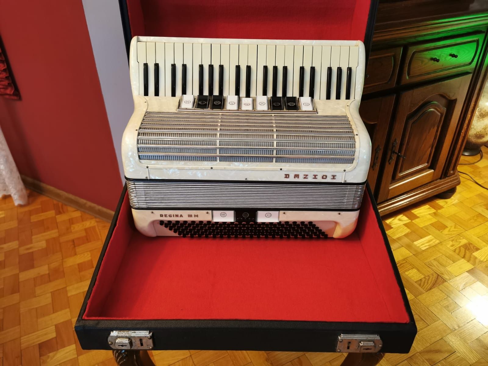 Akordeon Hohner Regina IIIM 120 basów z futerałem