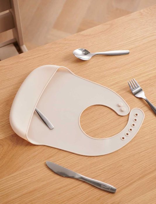 Nieużywany śliniak silikonowy dla dziecka