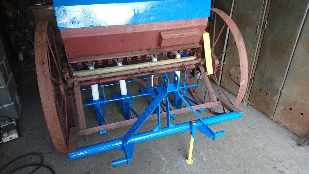 Siewnik sadzarka do cebuli dymki 4 rzędowa