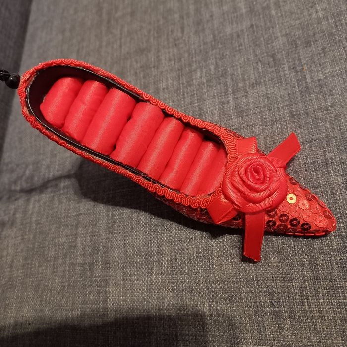 Stojak na biżuterię, wieża na biżuterię