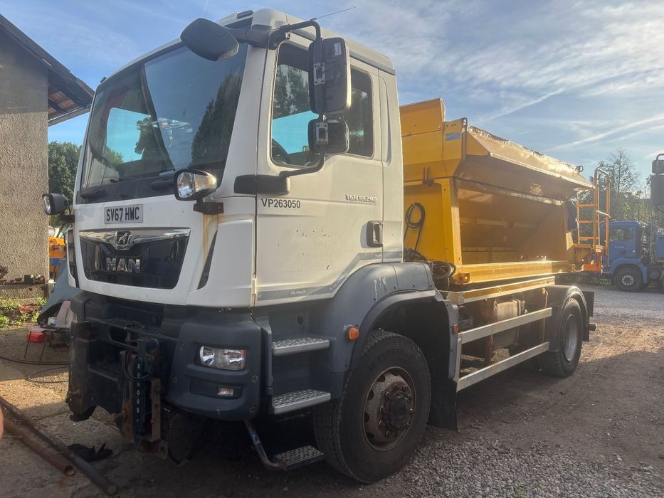 MAN TGM 18.290 4X4BB PIASKARKA SOLARKA Schmidt  MAN TGM 18.290 4X4BB 2017 euro 6 piaskarka solarka schmidt pług