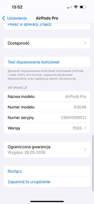Białe słuchawki „airpods pro”