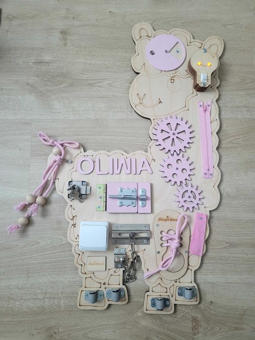 Tablica manipulacyjna z imieniem magic wood