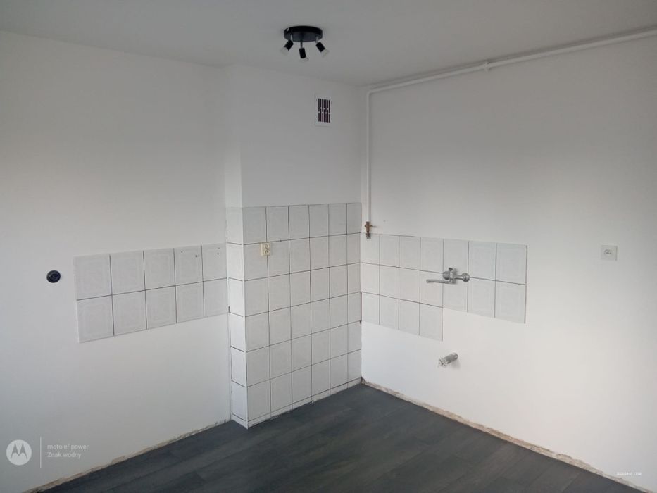 Panele podłogowe kolor czarny lub grafitowy