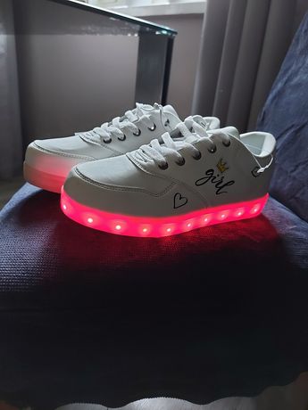 Buty ze światełkami